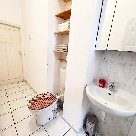 1room Flat With Kitchen Near Neukölln&kreuzberg Apartment *