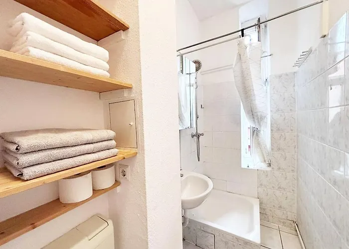 1room Flat With Kitchen Near Neukoelln & Kreuzberg Lägenhet